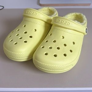 Yellow fuzzy croc size: 6M/8W